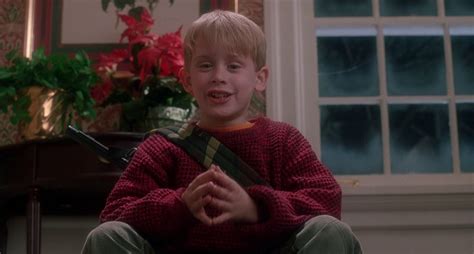 When bratty 8-year-old Kevin McCallister (Macaulay Culkin) acts out the ... Trailer. Daftar Tontonan. Suka. Bukan untuk saya. Bagikan.